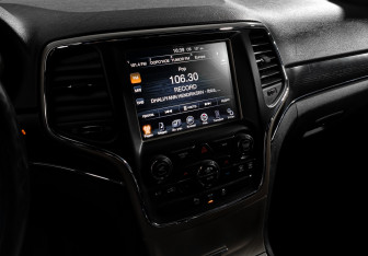 Подержанный автомобиль Jeep Grand Cherokee 2013 года (16 фото)
