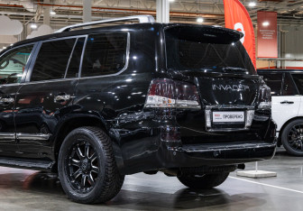 Подержанный автомобиль Lexus LX 2012 года (12 фото)