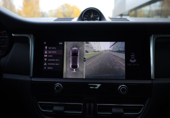 Подержанный автомобиль Porsche Macan 2023 года (22 фото)