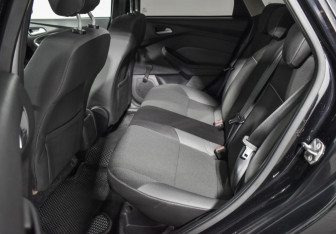 Подержанный автомобиль Ford Focus Sedan 2012 года (11 фото)