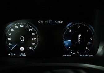 Подержанный автомобиль Volvo V60 Cross Country 2019 года (12 фото)