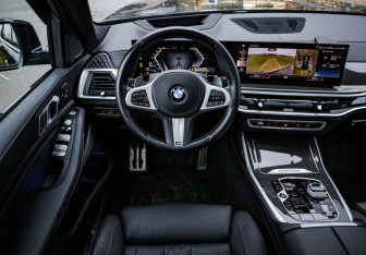 Подержанный автомобиль BMW X7 2023 года (11 фото)
