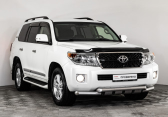 Подержанный автомобиль Toyota Land Cruiser Suv 2014 года (4 фото)