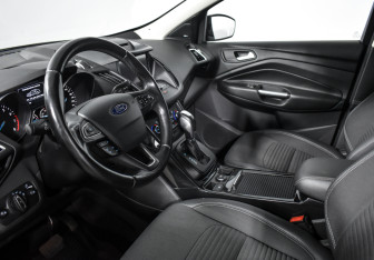 Подержанный автомобиль Ford Kuga 2017 года (9 фото)