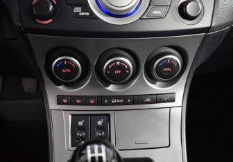 Подержанный автомобиль Mazda 3 Sedan 2009 года (16 фото)