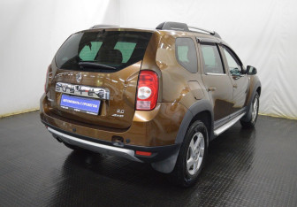Подержанный автомобиль Renault Duster 2012 года (5 фото)