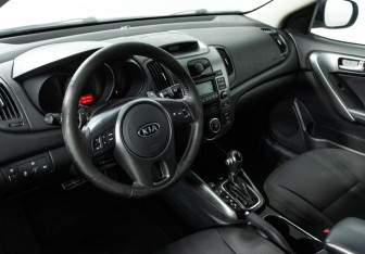 Подержанный автомобиль Kia Cerato Sedan 2011 года (11 фото)