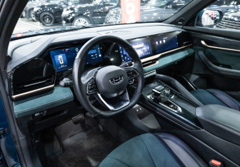 Подержанный автомобиль Geely Monjaro 2023 года (13 фото)