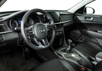 Подержанный автомобиль Kia Optima Sedan 2019 года (11 фото)
