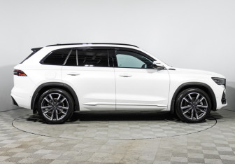 Подержанный автомобиль Geely Monjaro 2023 года (4 фото)