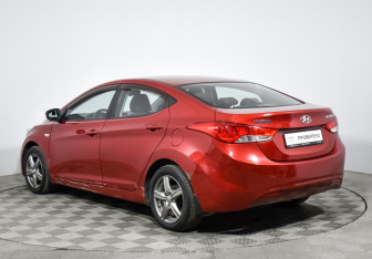 Подержанный автомобиль Hyundai Elantra Sedan 2012 года (7 фото)