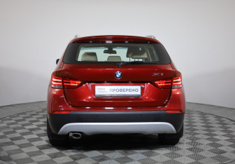 Подержанный автомобиль BMW X1 2011 года (6 фото)