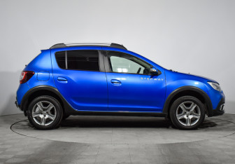 Подержанный автомобиль Renault Sandero 2019 года (4 фото)