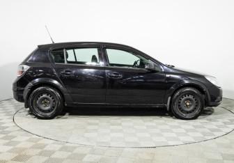Подержанный автомобиль Opel Astra Hatchback 2010 года (4 фото)