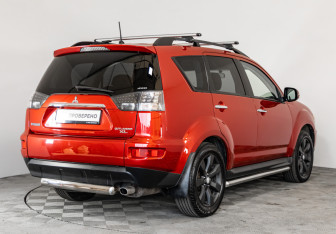 Подержанный автомобиль Mitsubishi Outlander 2011 года (5 фото)