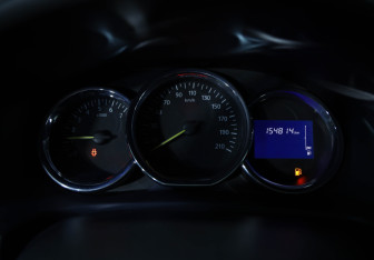 Подержанный автомобиль Renault Logan Sedan 2017 года (11 фото)