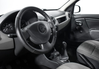 Подержанный автомобиль Renault Sandero 2012 года (9 фото)