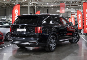 Подержанный автомобиль Kia Sorento 2021 года (8 фото)