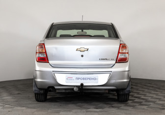 Подержанный автомобиль Chevrolet Cobalt Sedan 2013 года (6 фото)