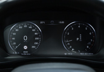 Подержанный автомобиль Volvo XC40 2019 года (12 фото)