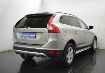 Подержанный автомобиль Volvo XC60 2012 года (5 фото)