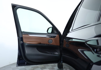Подержанный автомобиль BMW X5 2017 года (15 фото)