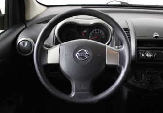 Подержанный автомобиль Nissan Note 2006 года (4 фото)