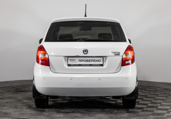 Подержанный автомобиль Skoda Fabia Hatchback 2012 года (6 фото)