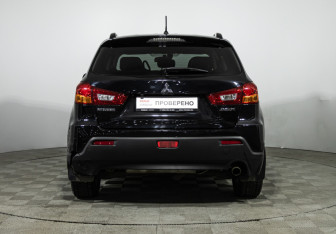 Подержанный автомобиль Mitsubishi ASX 2010 года (6 фото)