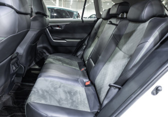 Подержанный автомобиль Toyota RAV4 2022 года (22 фото)