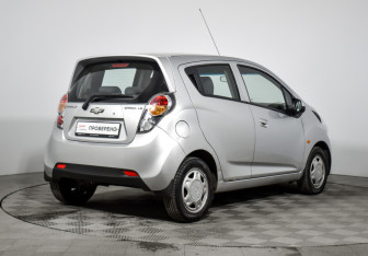 Подержанный автомобиль Chevrolet Spark 2012 года (5 фото)