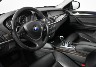 Подержанный автомобиль BMW X6 2013 года (9 фото)