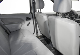 Подержанный автомобиль Renault Logan Sedan 2007 года (12 фото)