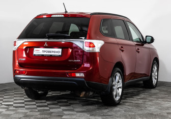 Подержанный автомобиль Mitsubishi Outlander 2013 года (5 фото)