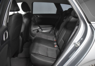 Подержанный автомобиль Kia Ceed Wagon 2019 года (11 фото)