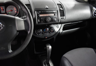 Подержанный автомобиль Nissan Note 2007 года (17 фото)