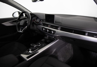Подержанный автомобиль Audi A4 Sedan 2016 года (20 фото)