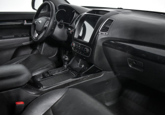 Подержанный автомобиль Kia Sorento 2016 года (13 фото)
