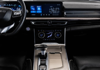 Подержанный автомобиль Exeed VX 2023 года (14 фото)