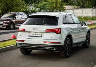 Подержанный автомобиль Audi Q5 2021 года (6 фото)