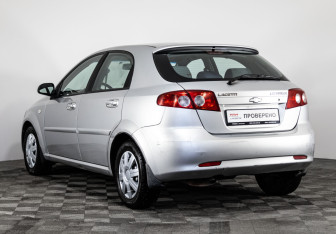 Подержанный автомобиль Chevrolet Lacetti Hatchback 2011 года (7 фото)