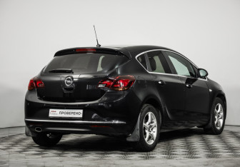 Подержанный автомобиль Opel Astra Hatchback 2012 года (5 фото)