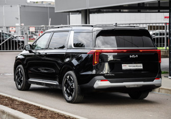 Подержанный автомобиль Kia Carnival 2024 года (8 фото)