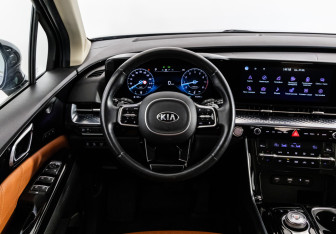 Подержанный автомобиль Kia Carnival 2021 года (13 фото)