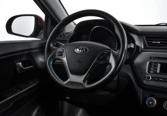 Подержанный автомобиль Kia Rio Hatchback 2016 года (14 фото)