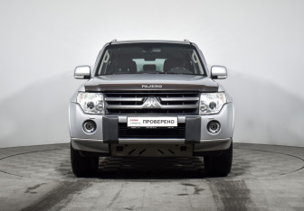 Подержанный автомобиль Mitsubishi Pajero 2011 года (2 фото)