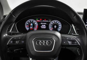 Подержанный автомобиль Audi Q5 2021 года (18 фото)