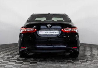 Подержанный автомобиль Toyota Camry Sedan 2019 года (8 фото)