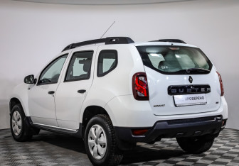 Подержанный автомобиль Renault Duster 2017 года (7 фото)