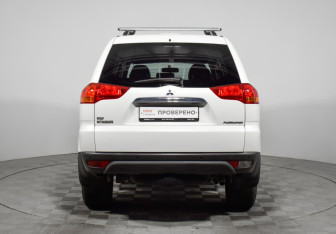 Подержанный автомобиль Mitsubishi Pajero Sport 2011 года (6 фото)